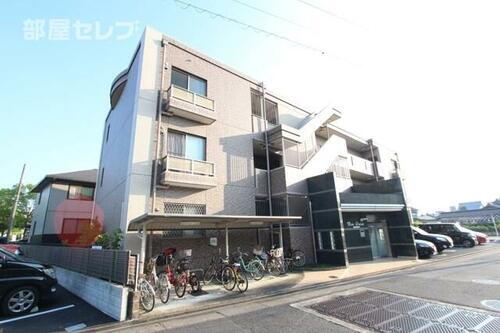 ノイブリーゼ 3階建