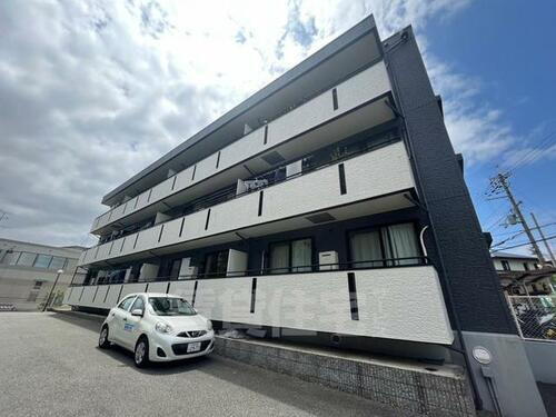 大阪府豊中市宮山町１丁目 3階建