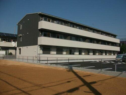 愛知県北名古屋市久地野牧野 3階建 築6年8ヶ月