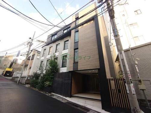 東京都新宿区筑土八幡町 地上4階地下1階建