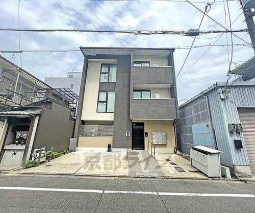 京都府京都市中京区壬生東大竹町 3階建