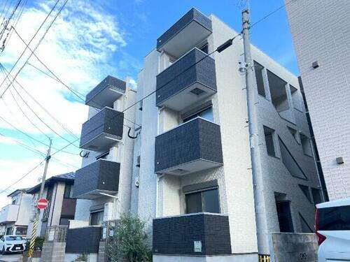 福岡県福岡市東区名島３丁目 3階建