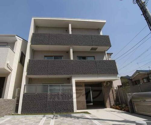京都府京都市南区東九条石田町 3階建