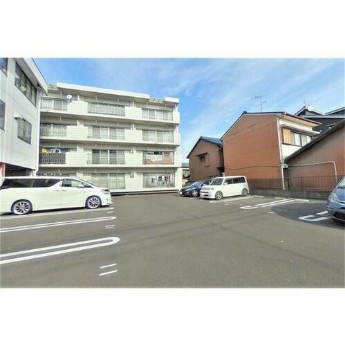 ホワイトピア 4階建