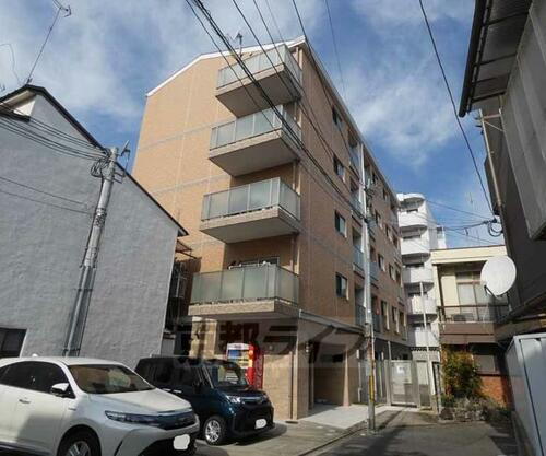 京都府京都市右京区山ノ内大町 5階建