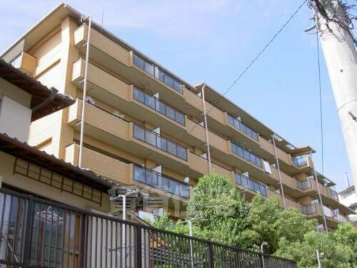 ロイヤルヒルズ待兼山 6階建