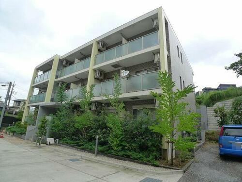 千葉県松戸市小根本 3階建