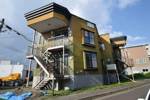 クラブハウス・レ・ヴェルーゼ 2階建