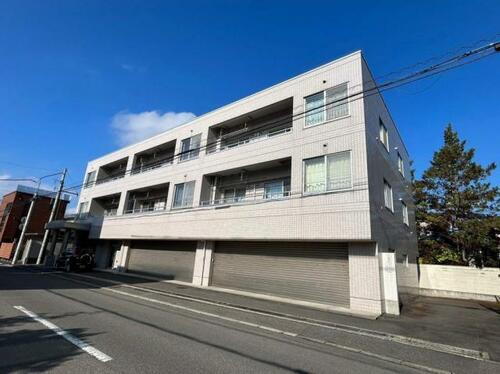 ノア６西２ 3階建
