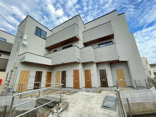 Ｓｈａｍｂｒｅ古市Ａ棟 3階建