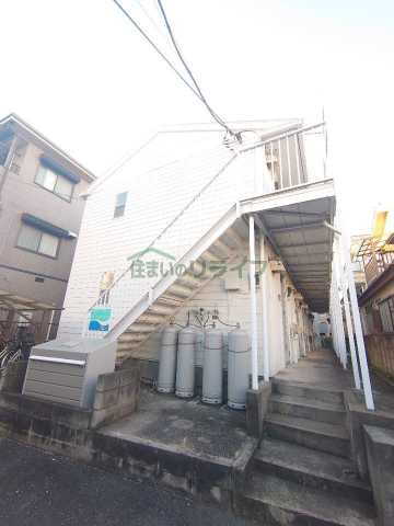 メゾンプレミネンス 地上2階地下2階建