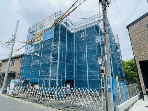 神奈川県横浜市旭区白根１丁目 3階建