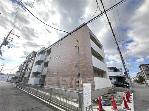 兵庫県尼崎市東園田町６丁目 3階建