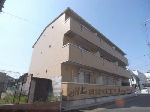 京都府京都市伏見区向島吹田河原町 3階建