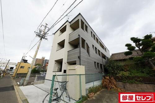 メイクスＲ守山 3階建