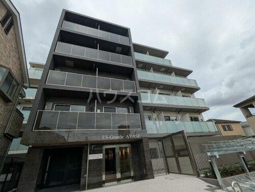 東京都足立区綾瀬２丁目  5階建