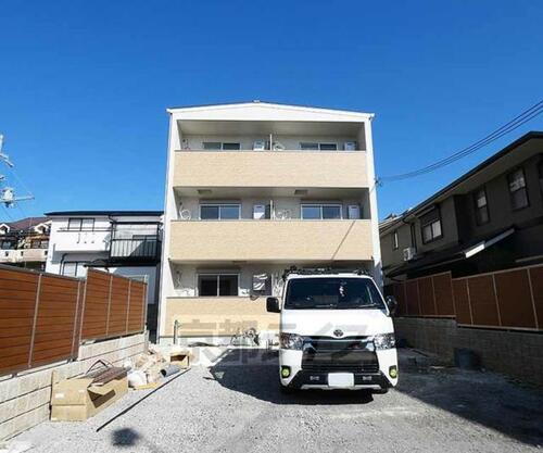 京都府京都市伏見区向島立河原町 3階建