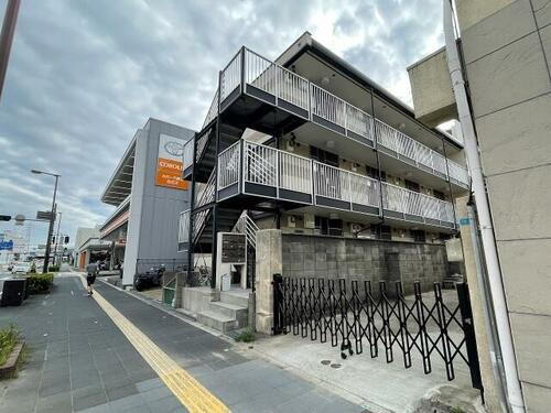 レオパレスヤマハ 3階建