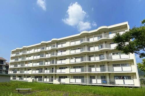 ビレッジハウスつるみ２号棟 5階建