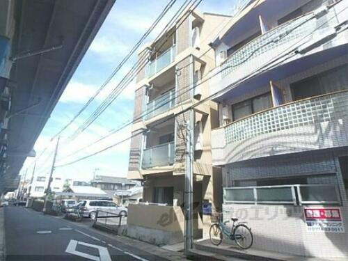 ヴィヴィモラド 4階建