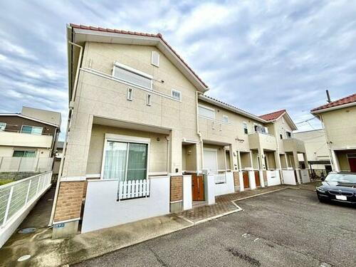 三重県鈴鹿市算所５丁目 テラスハウス