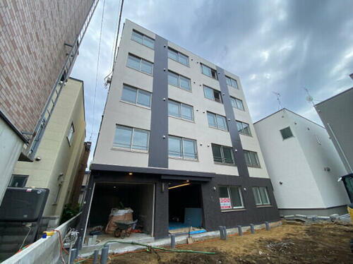 北海道札幌市中央区南二十五条西１２丁目 5階建 