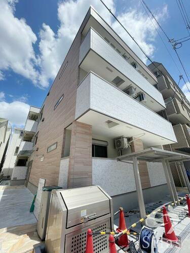 大阪府大阪市都島区御幸町２丁目 築2年8ヶ月 3階建