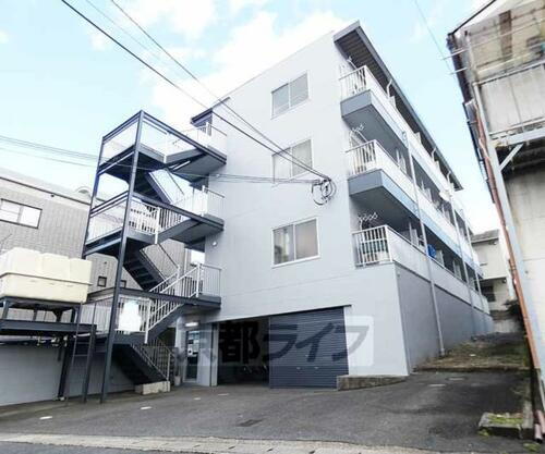 京都府京都市伏見区向島西堤町 3階建