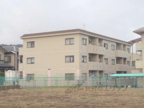 京都府京都市西京区山田南山田町 3階建