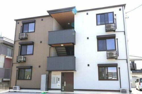 山梨県中巨摩郡昭和町清水新居 3階建 築1年4ヶ月