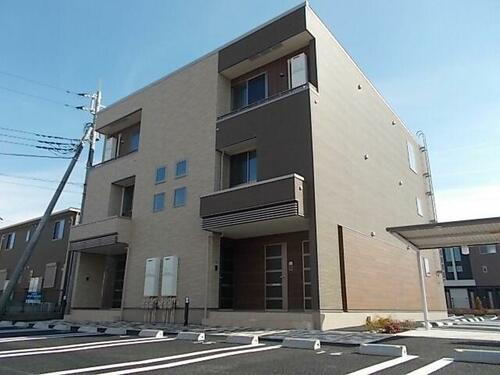 千葉県富里市七栄 築8年10ヶ月 3階建