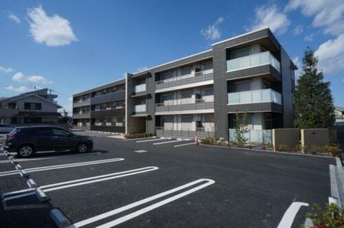 レーヴ　コンフォルタ 3階建
