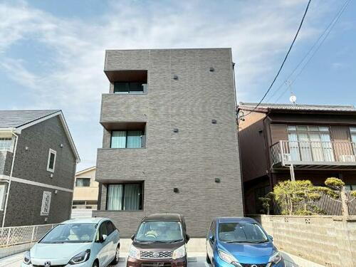 愛知県名古屋市西区平出町 3階建