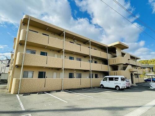 ユーミーマンションバウム１号館 3階建