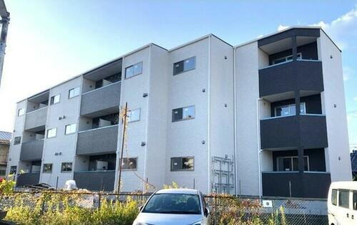 エドモントン 3階建