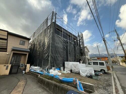 アレフガルド楽々園 3階建