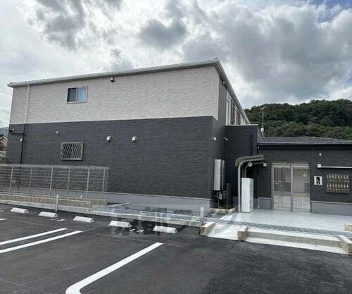 京都府亀岡市荒塚町１丁目 2階建 築1年10ヶ月