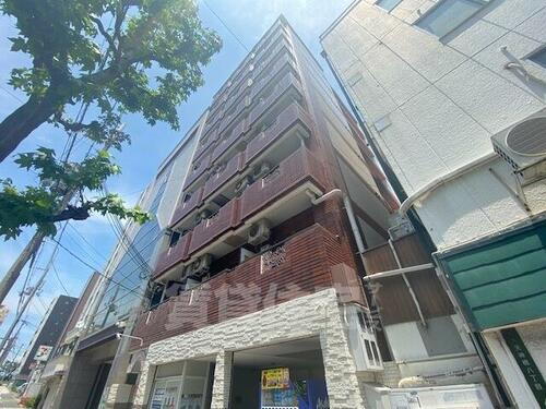 レアレア梅田６番館 9階建
