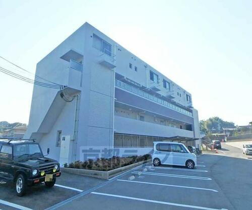 京都府亀岡市篠町浄法寺茱萸谷 4階建 築8年9ヶ月