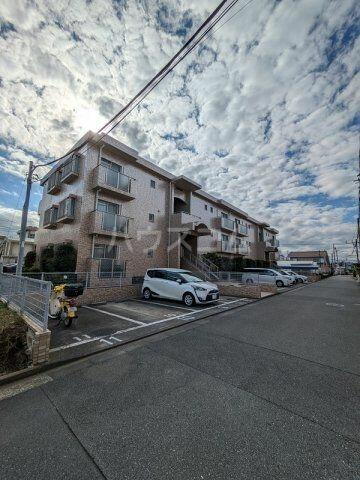 神奈川県藤沢市亀井野３丁目 3階建 築31年11ヶ月