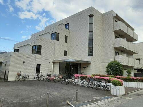 神奈川県横浜市金沢区富岡東４丁目 4階建