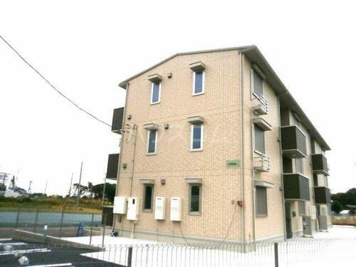 神奈川県横浜市泉区和泉町 3階建