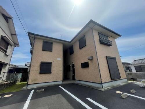 福岡県中間市中間２丁目 2階建