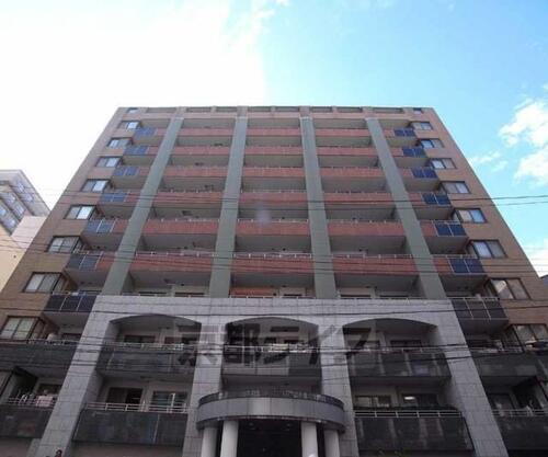京都府京都市中京区西洞院通錦小路下る蟷螂山町 14階建