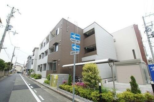 兵庫県尼崎市杭瀬北新町１丁目 3階建