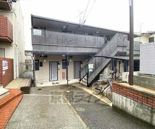 京都府京都市右京区太秦桂ケ原町 3階建