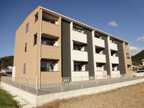 ジュエルヴィルタス 3階建