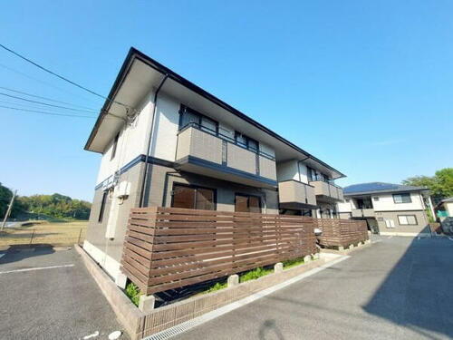 福岡県遠賀郡岡垣町東山田１丁目 2階建