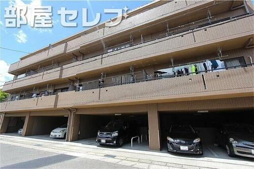カオシンパレス 地上3階地下1階建