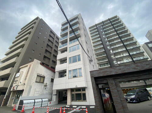 北海道札幌市中央区南一条西１７丁目 9階建 